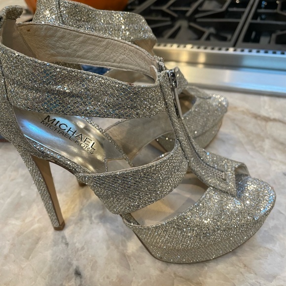 Micheal Kors glittery pumps 5inch heal, size 7.5 - Picture 4 of 5